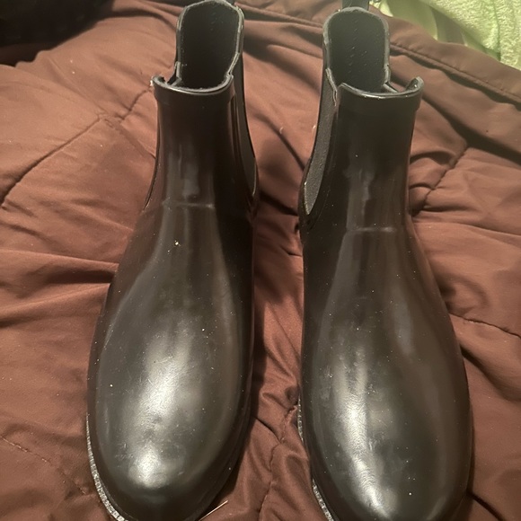 Boots - Picture 3 of 3